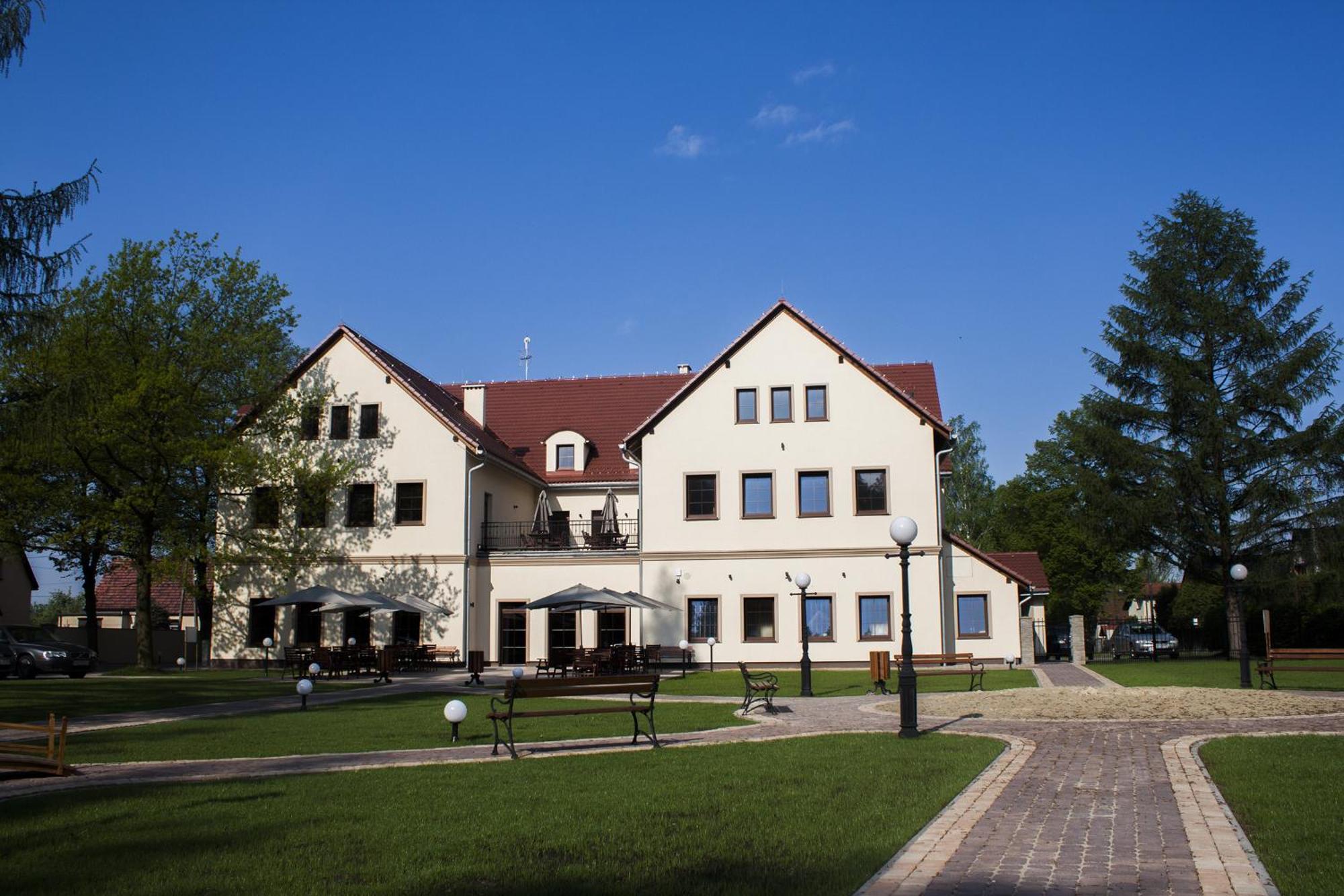 Hotel Modrzewiowy Dwor Гливице Экстерьер фото